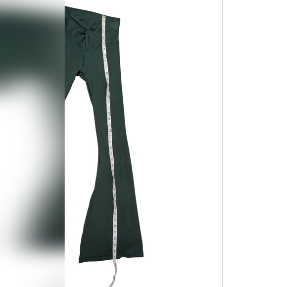 OFFLINE by Aerie Real Me Extra Flare Leggings Green Twist Waist Size S - Picture 9 of 15